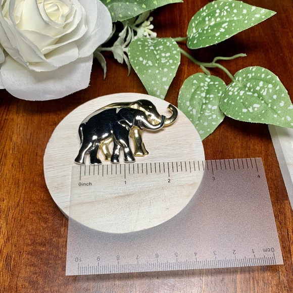Vintage Shining Silver and Gold Tone Elephant Brooch. - Picture 9 of 10